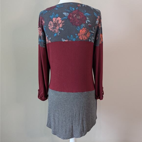 Maurices 24/7 Colorblock Floral Burgundy Gray High Low Hem Tunic Top Size Small - Picture 4 of 7